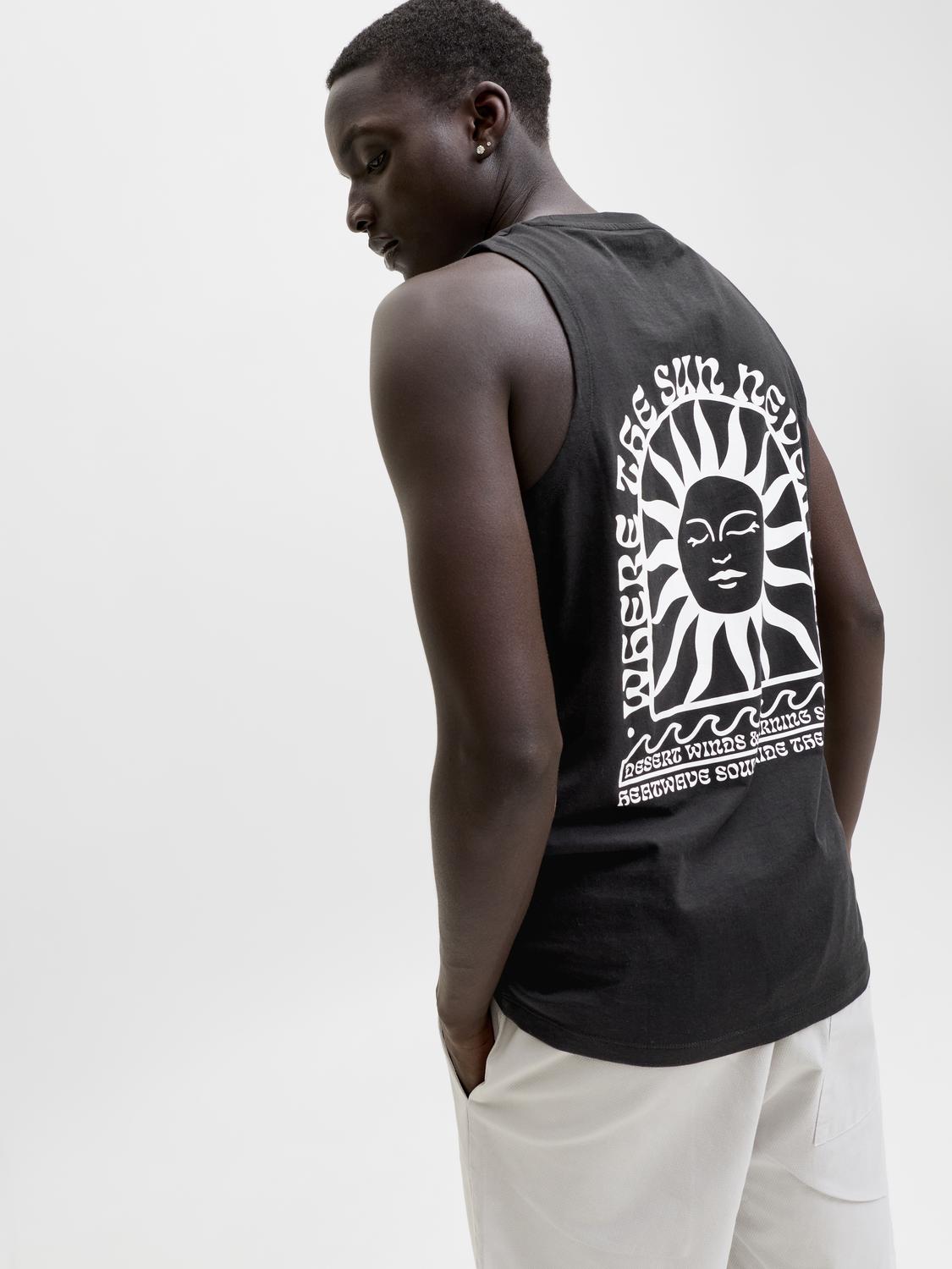 model_shot-creative